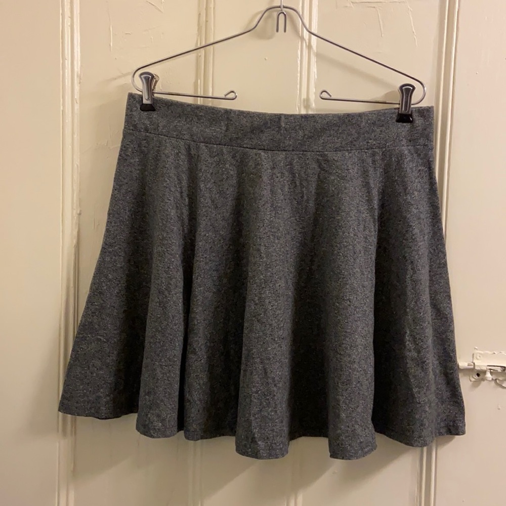 H&M Divided charcoal Gray circle skirt sz L